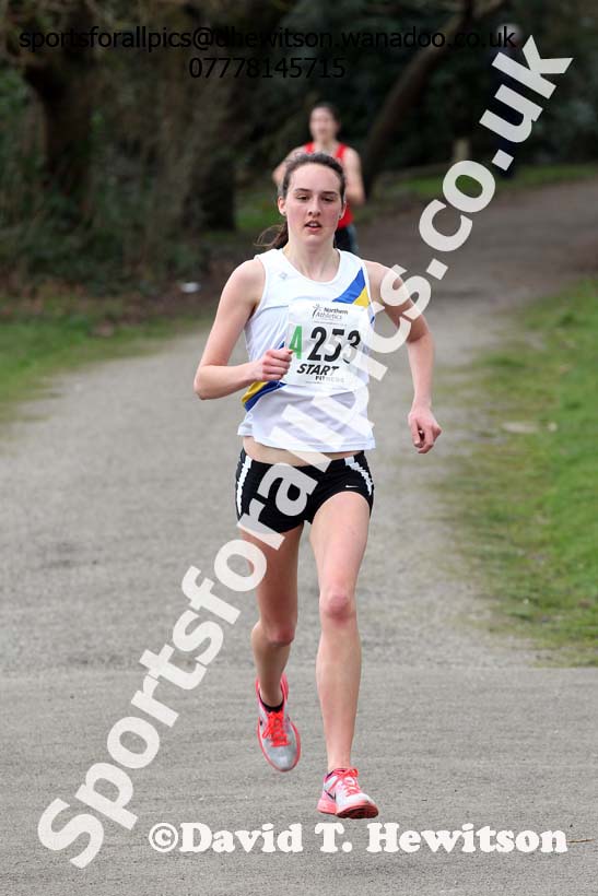 Sarah Hudak (Trafford) 2nd on the 1st leg of the senior womens 6 stage relay, 2014 Northern 12 and 6 Stage Relays, Heaton Park, Manchester. Photo: David T. Hewitson/Sports for All Pics